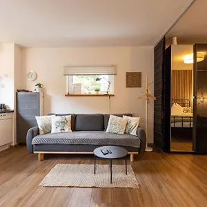 Ideal Fuer Kurze Aufenthalte - Gemuetliches 1-zimmer-apartment Adelsdorf